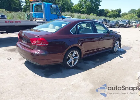 2014 Volkswagen Passat 2.5L Se from USA, damaged, VIN 1VWBP7A33EC003161